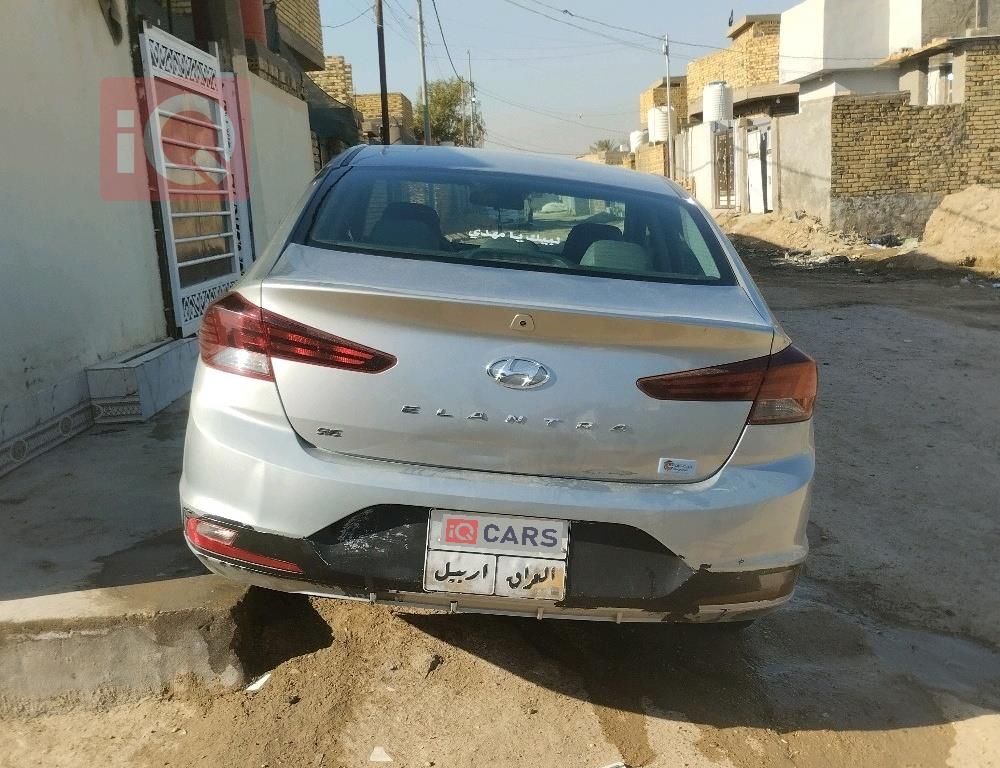 هیوندای ئەلەنترا